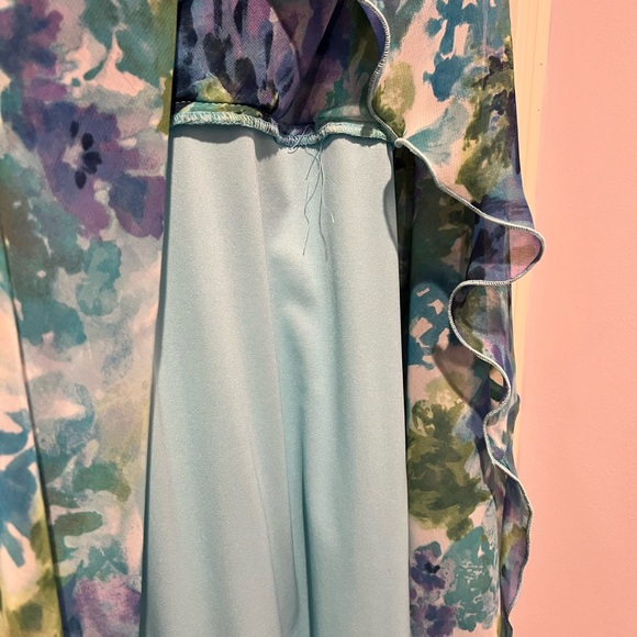 - Sleeveless watercolor womens dress. Size 20wHas a light blue under dress… - Picture 9 of 9